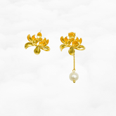 Золотые серьги-гвоздики с жемчугом лотоса